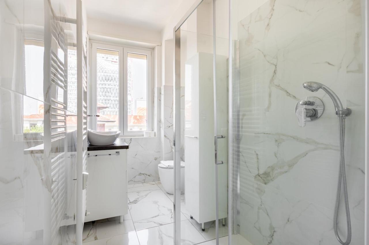 Garibaldi & Gae Aulenti Modern Apt With Private Parking! Милано Екстериор снимка